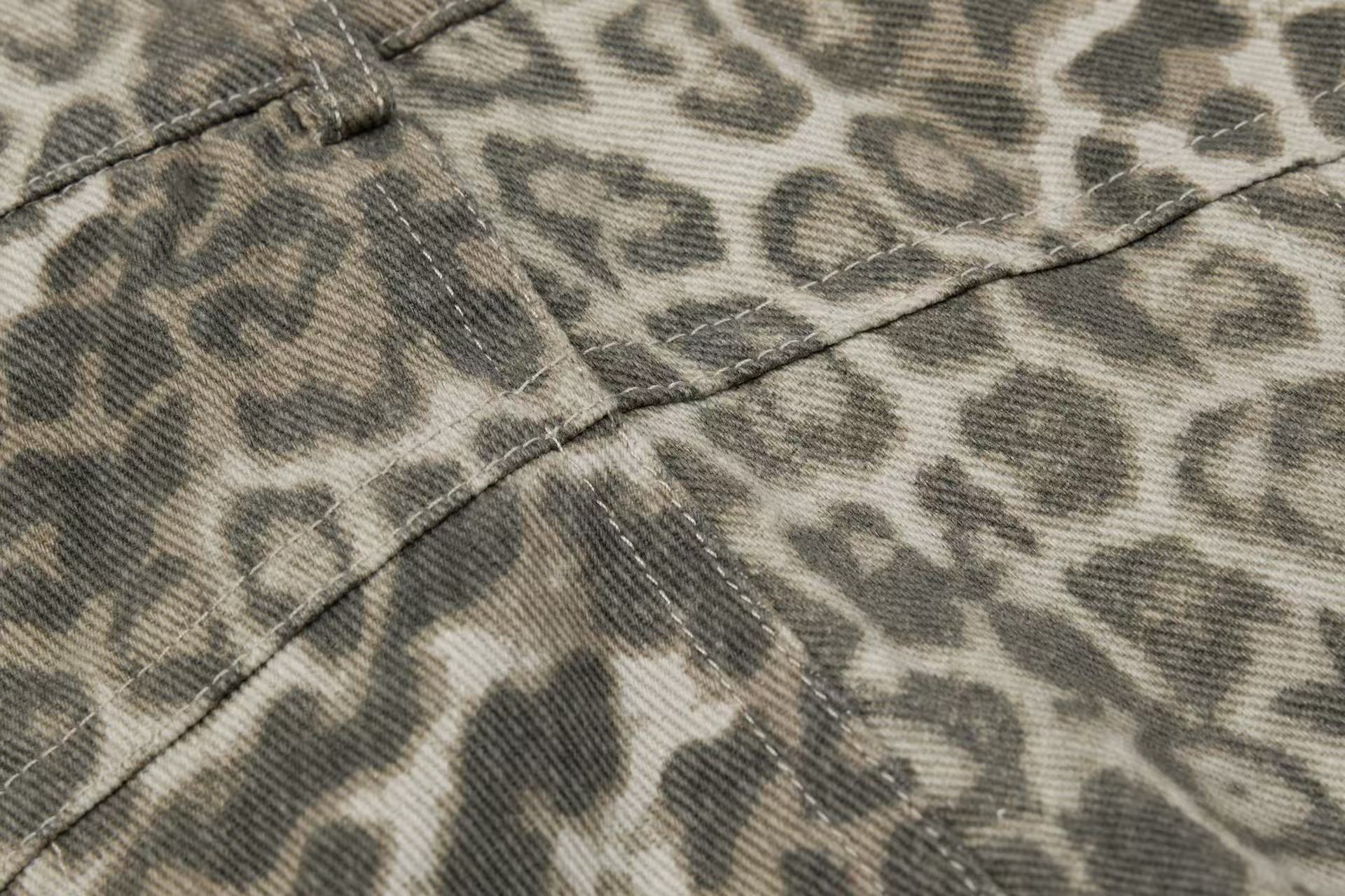 Leopard-Print Wide-Leg Baggy Jeans