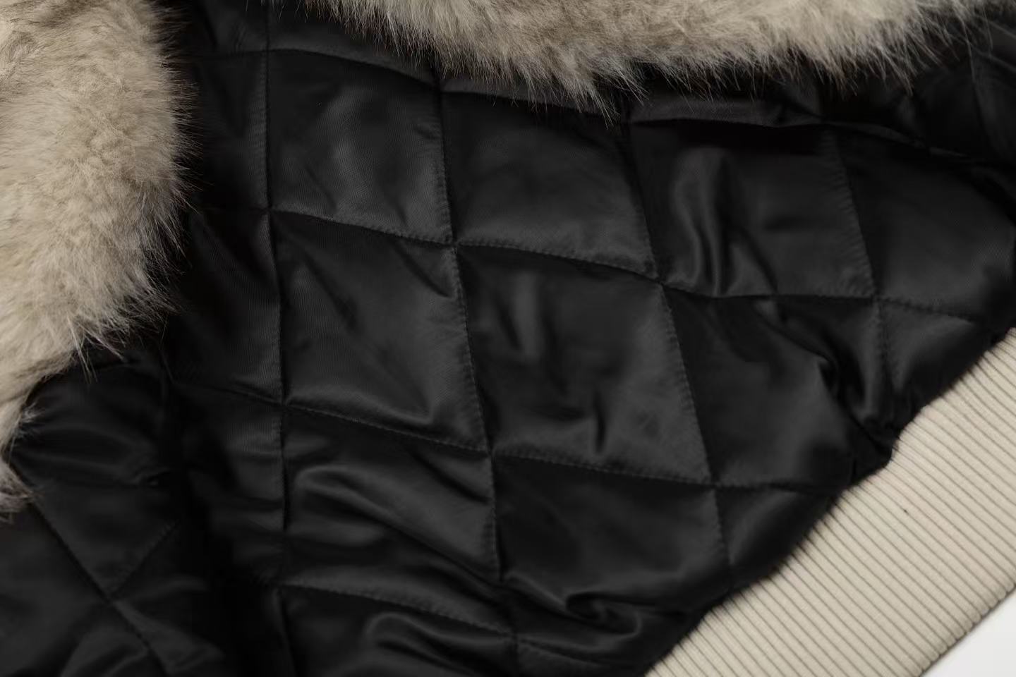 Old-Money Clean-Fit Faux-Fur Collar Jacket