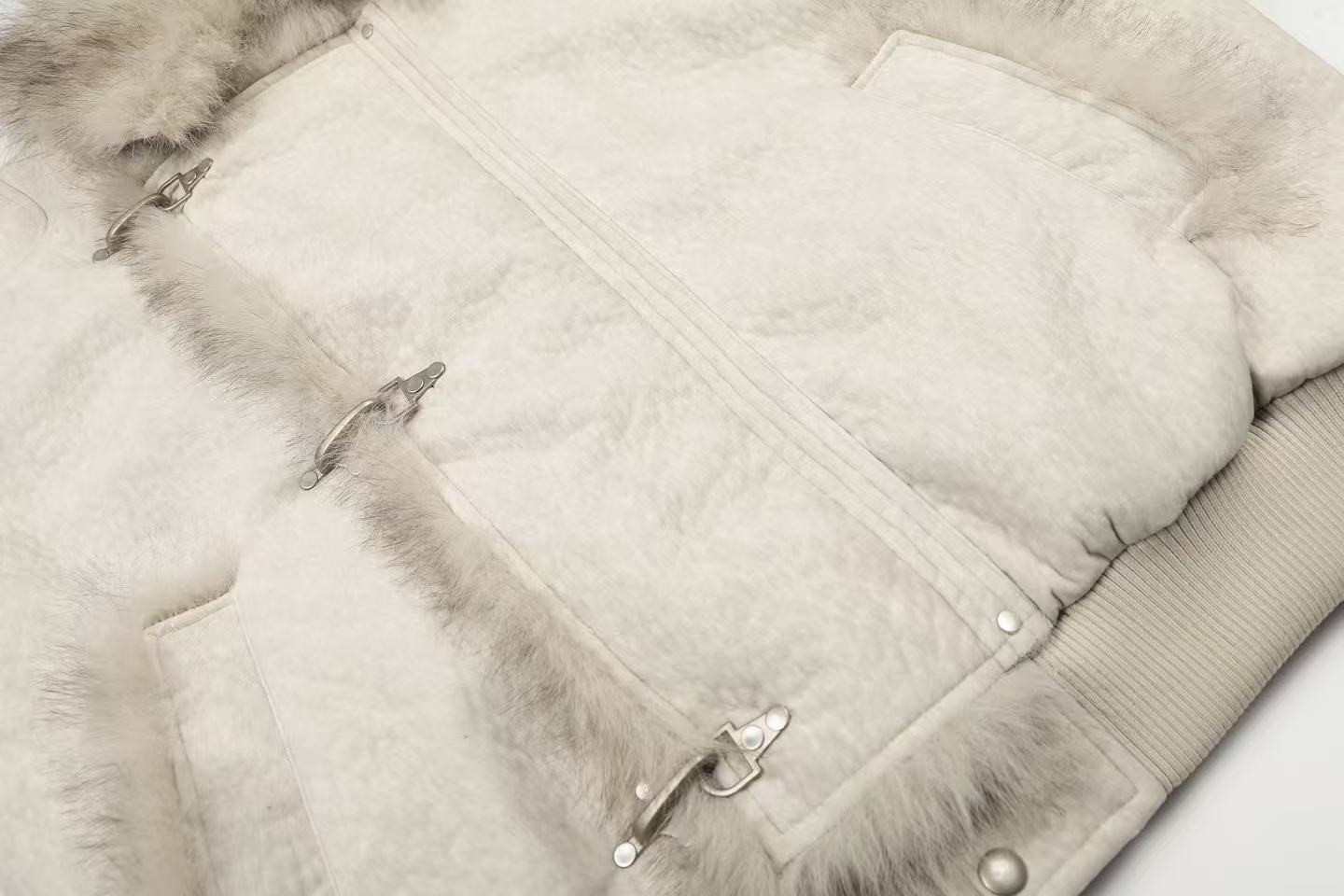 Old-Money Clean-Fit Faux-Fur Collar Jacket