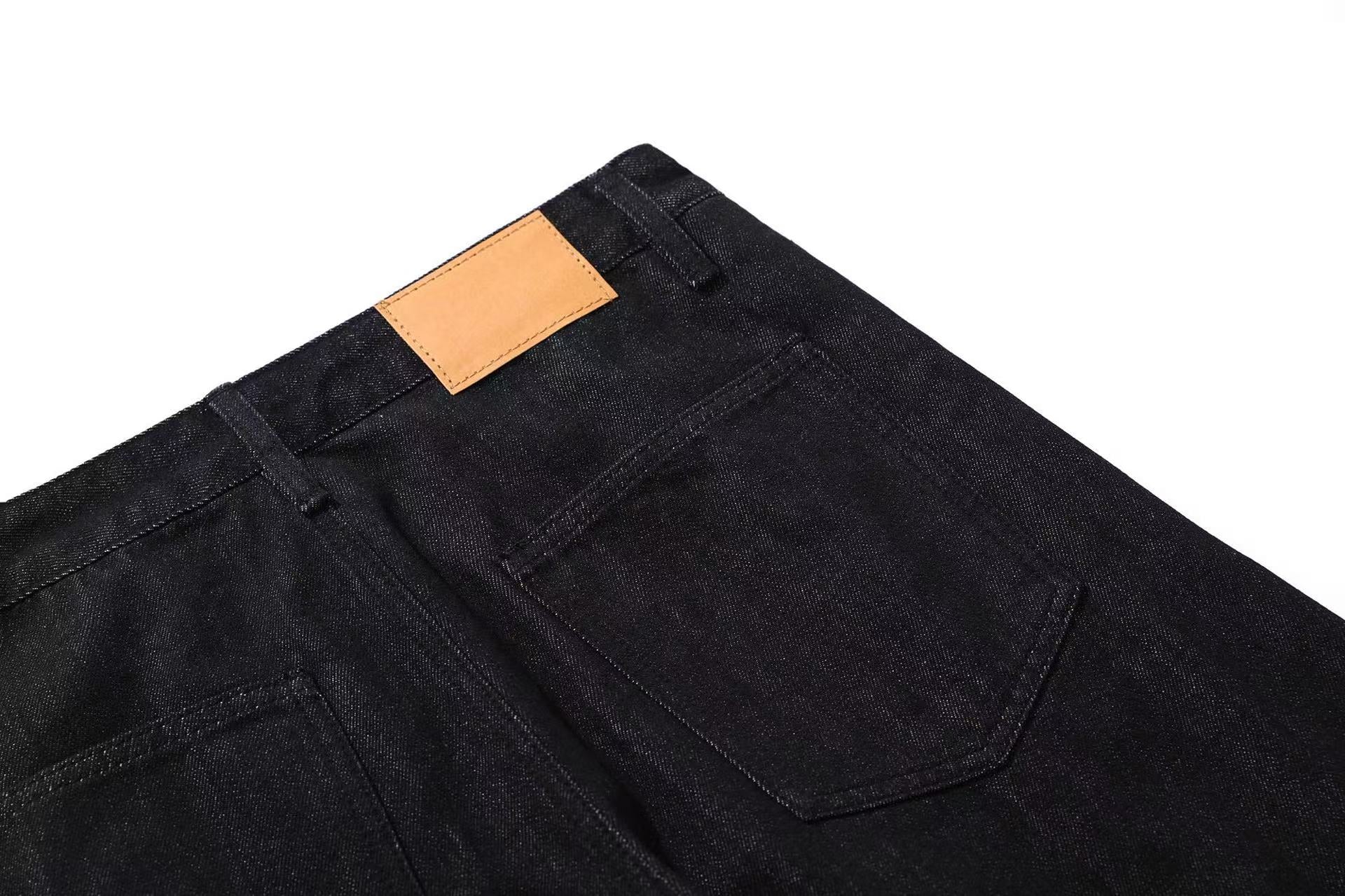 Wide-Leg Baggy Jeans