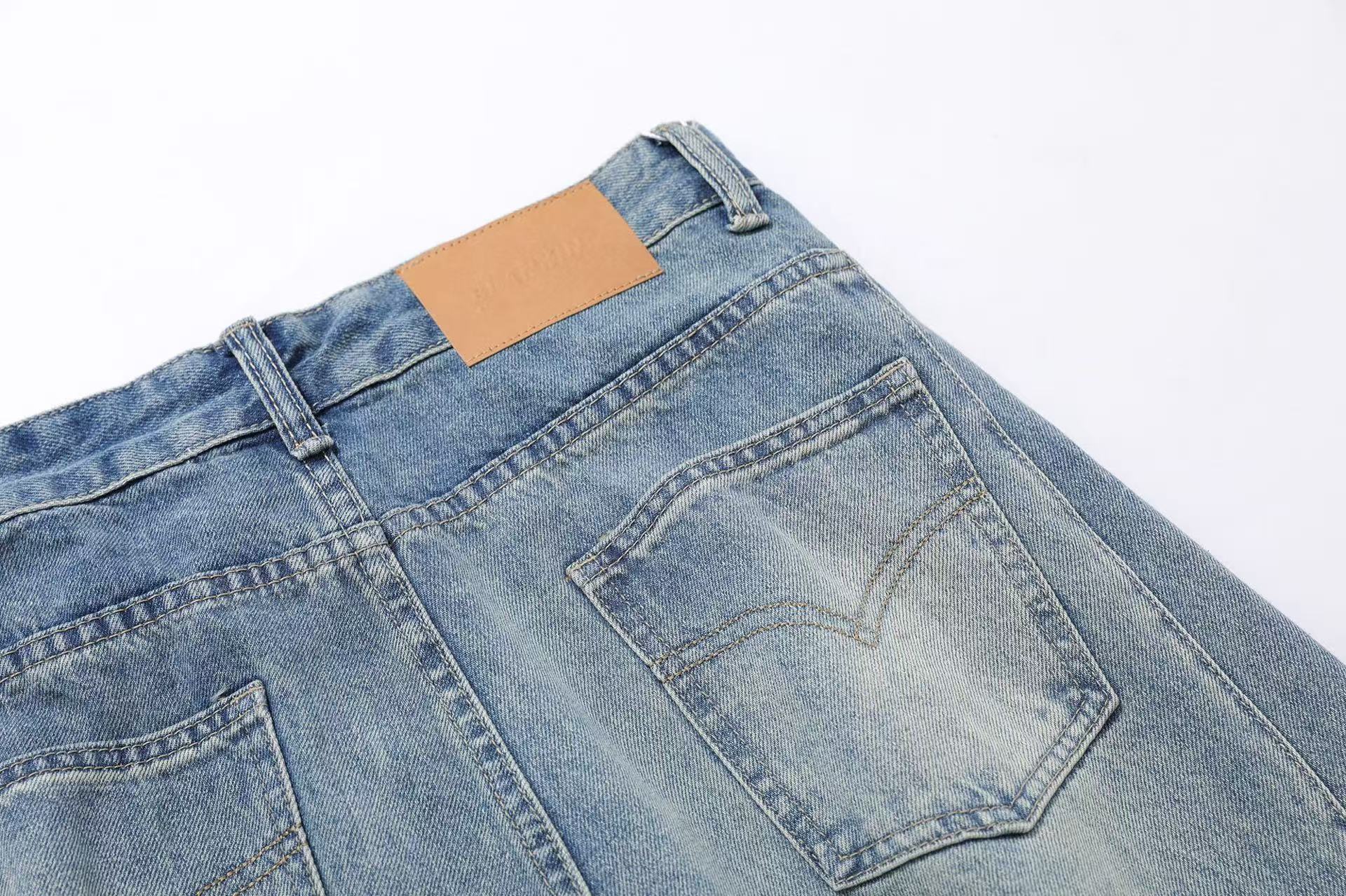 Wide-Leg Baggy Jeans