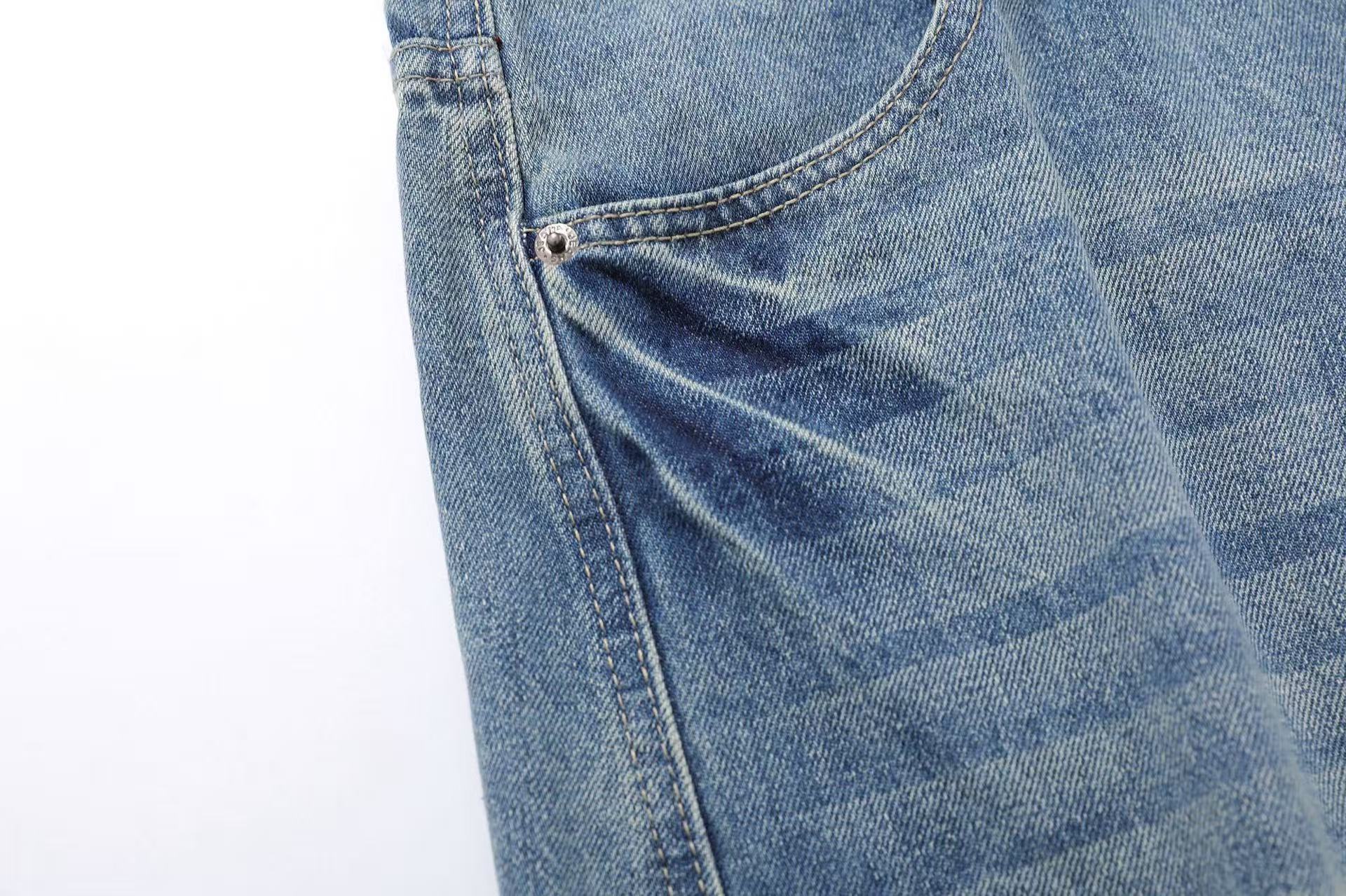 Wide-Leg Baggy Jeans