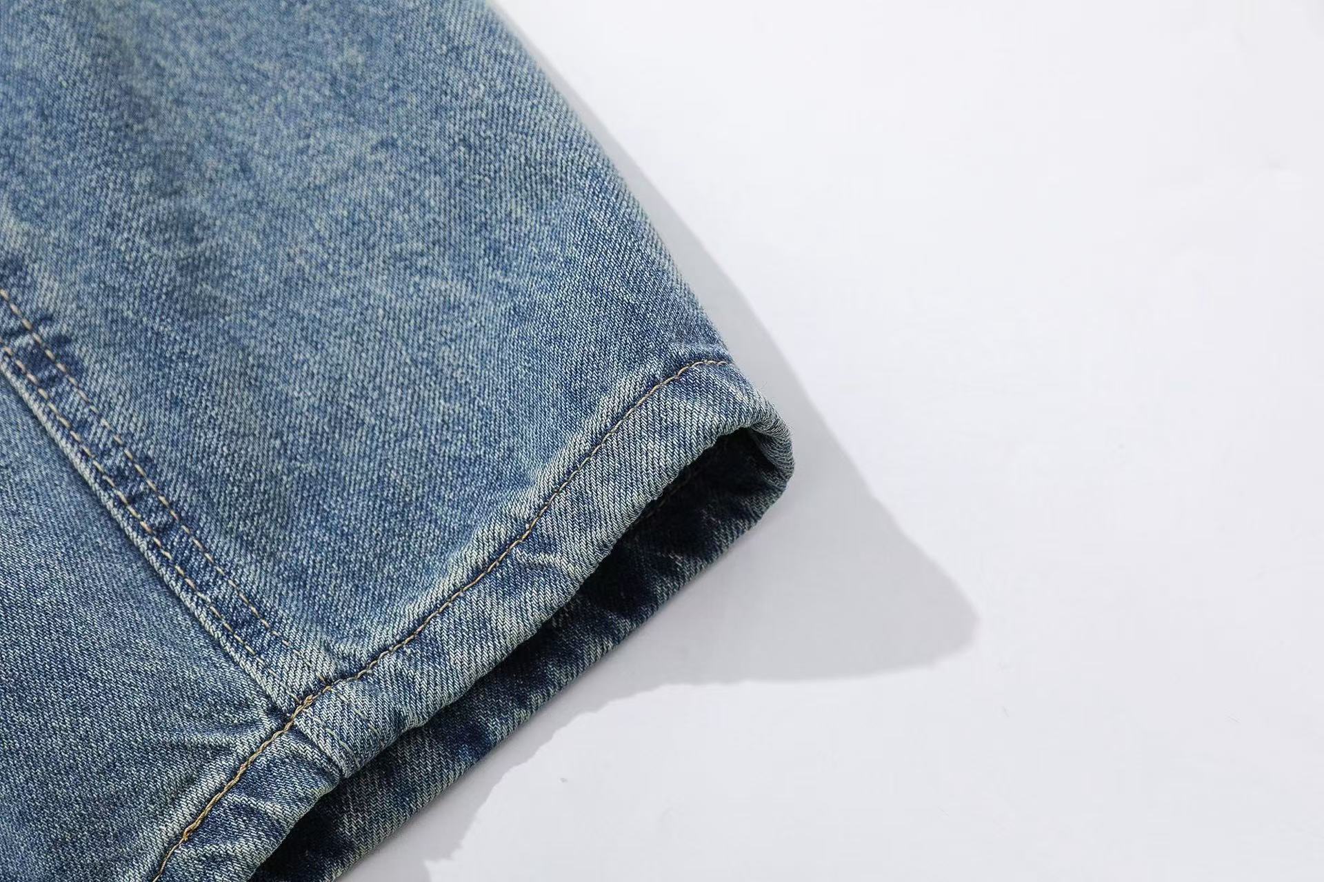 Wide-Leg Baggy Jeans