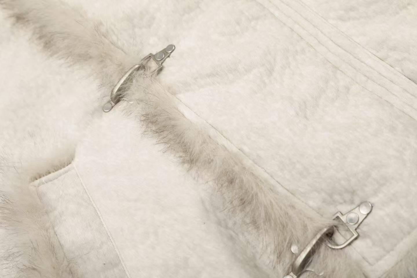 Old-Money Clean-Fit Faux-Fur Collar Jacket