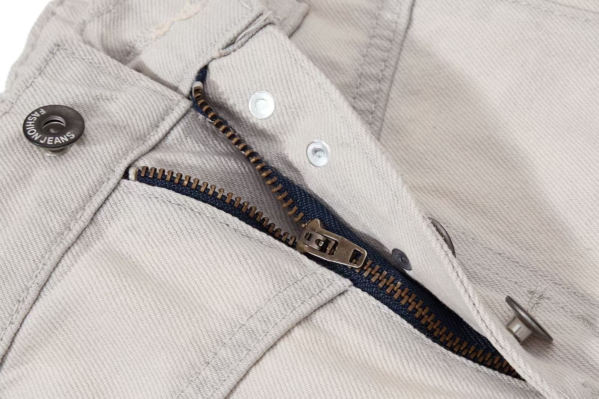 Vintage Multi-Button Wide-Leg Jeans